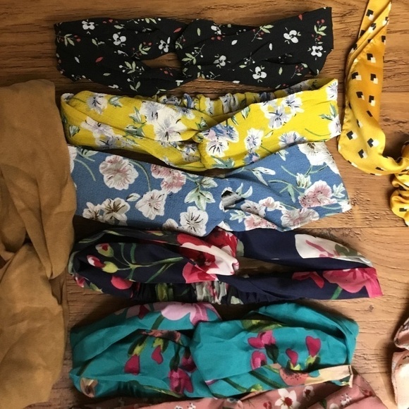 Lot of Womens Headbands - Picture 2 of 7